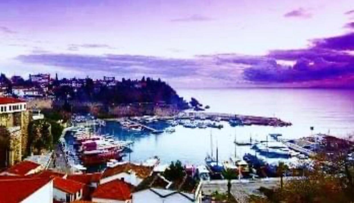 Pansiyon Tarihi Kaleici Muhtesem Dizayn Huzurlu Keyifli Teras Keyifli Oezel Ev Antalya