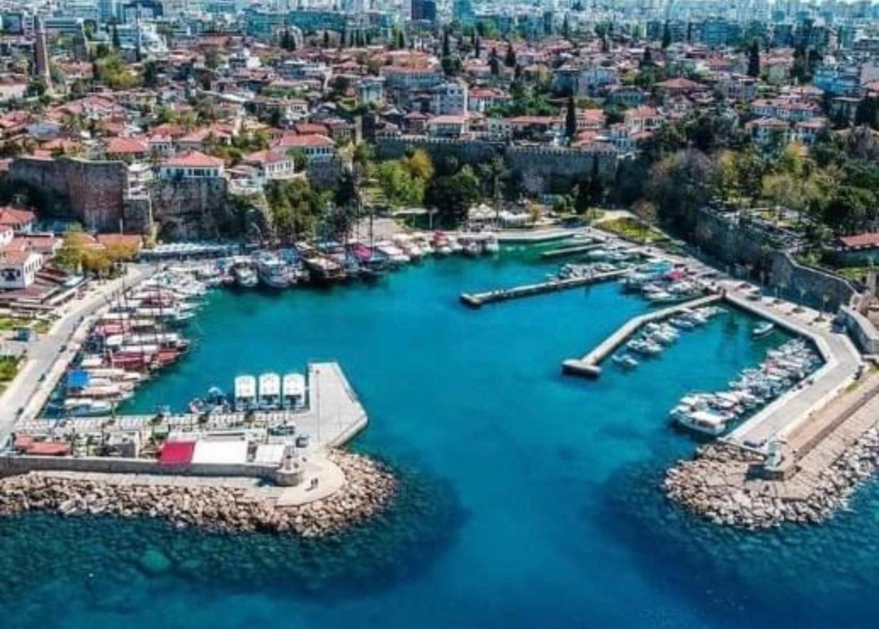 Tarihi Kaleici Muhtesem Dizayn Huzurlu Keyifli Teras Keyifli Oezel Ev Pansiyon Antalya