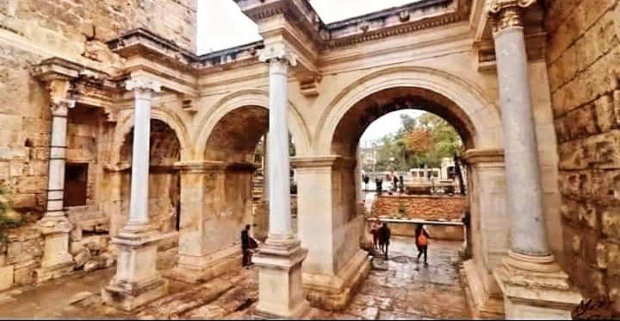 Pansiyon Tarihi Kaleici Muhtesem Dizayn Huzurlu Keyifli Teras Keyifli Oezel Ev Antalya